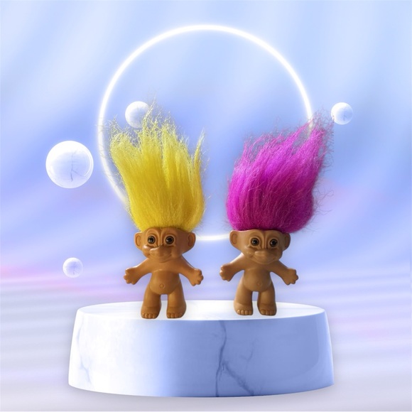 Pair of vintage Russ Troll figurines Fuchsia and Yellow hair - Picture 7 of 7